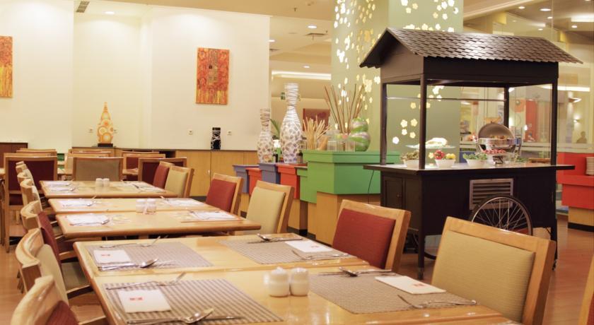 Ibis Malioboro Ξενοδοχείο Γιογκιακάρτα Εξωτερικό φωτογραφία