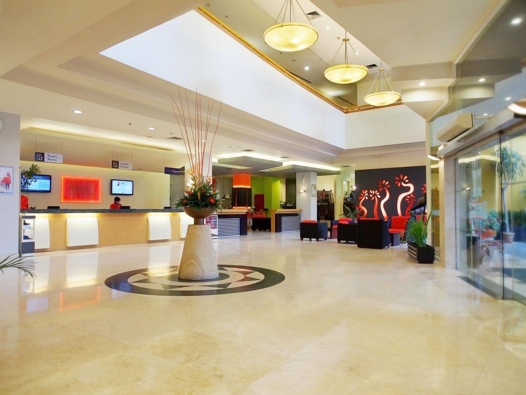 Ibis Malioboro Ξενοδοχείο Γιογκιακάρτα Εξωτερικό φωτογραφία